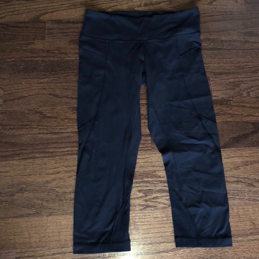 *Laser cut & Mesh*LULULEMON cropped Wunder Unders